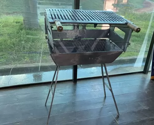 CHURRASQUEIRA DE ALUMINIO FUNDIDO CAMPING 