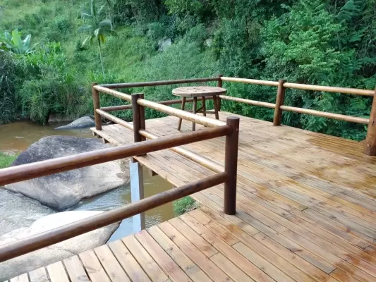 DECK PARA ÁREAS EXTERNAS